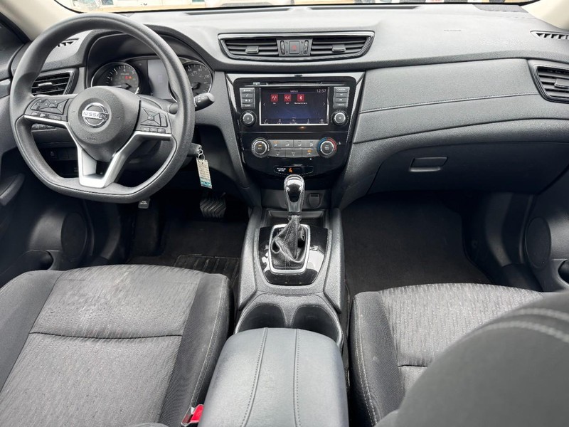 Nissan Rogue Vehicle Full-screen Gallery Image 11