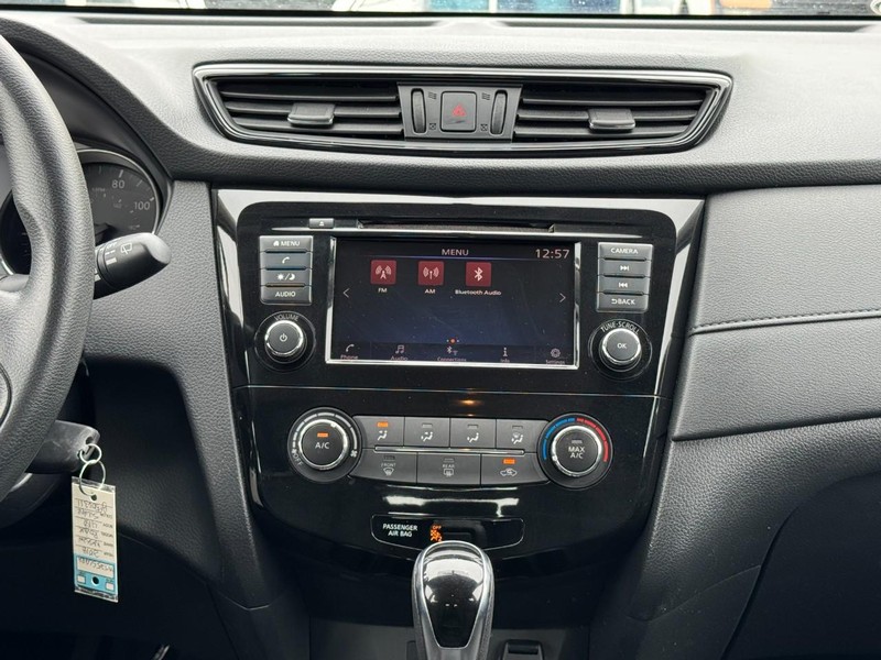 Nissan Rogue Vehicle Full-screen Gallery Image 13