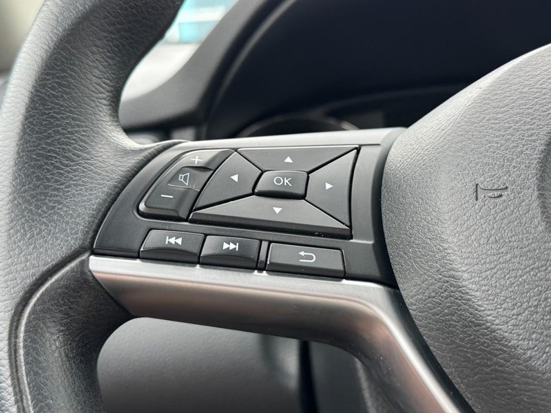 Nissan Rogue Vehicle Full-screen Gallery Image 16