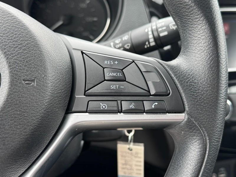 Nissan Rogue Vehicle Full-screen Gallery Image 17