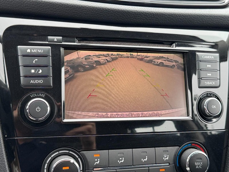 Nissan Rogue Vehicle Full-screen Gallery Image 20