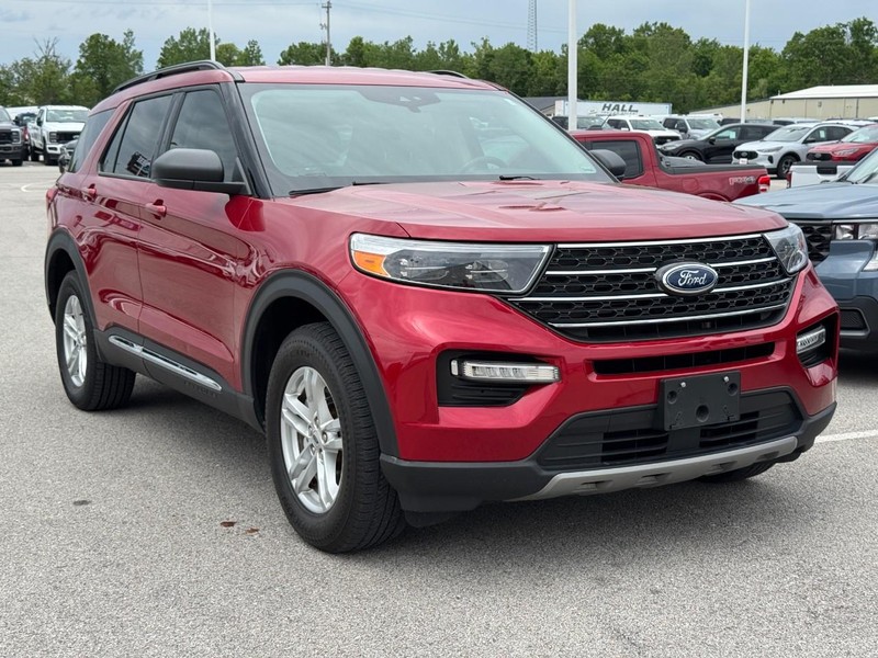 Ford Explorer Vehicle Full-screen Gallery Image 02