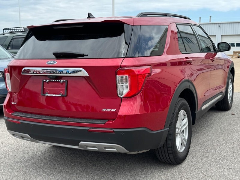 Ford Explorer Vehicle Full-screen Gallery Image 03