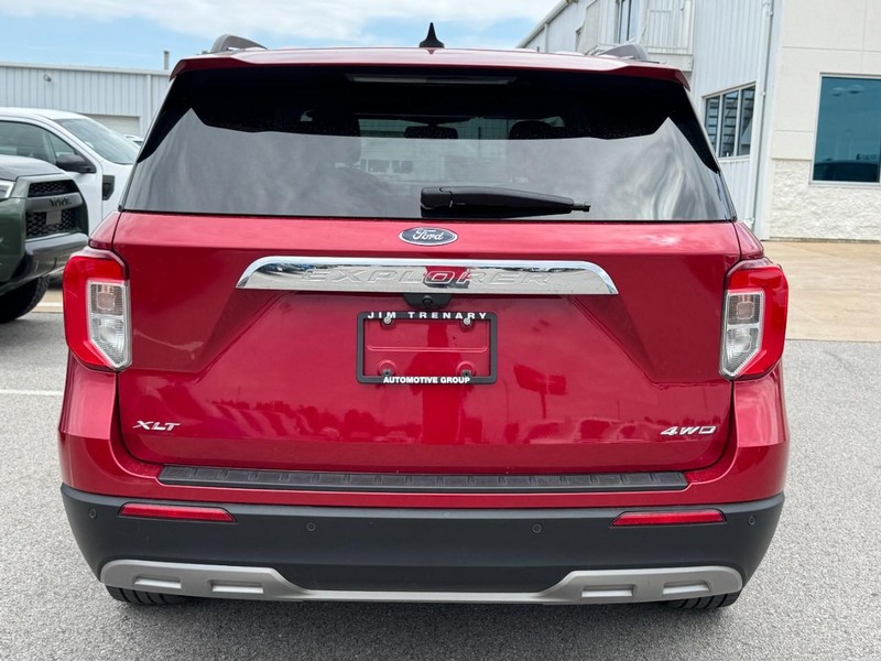 Ford Explorer Vehicle Full-screen Gallery Image 04