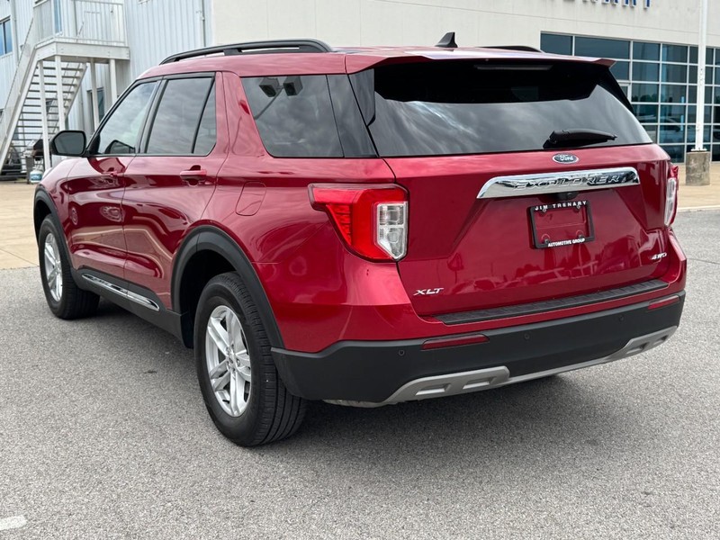 Ford Explorer Vehicle Full-screen Gallery Image 06