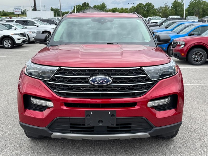Ford Explorer Vehicle Full-screen Gallery Image 09