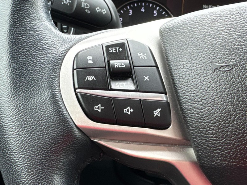 Ford Explorer Vehicle Full-screen Gallery Image 17