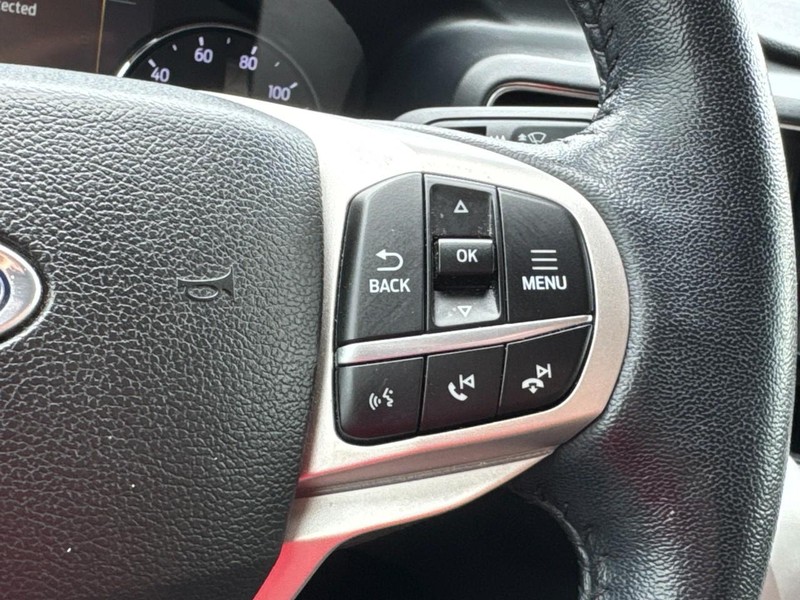 Ford Explorer Vehicle Full-screen Gallery Image 18