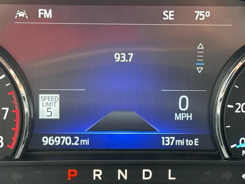 Ford Explorer Vehicle Full-screen Gallery Image 19