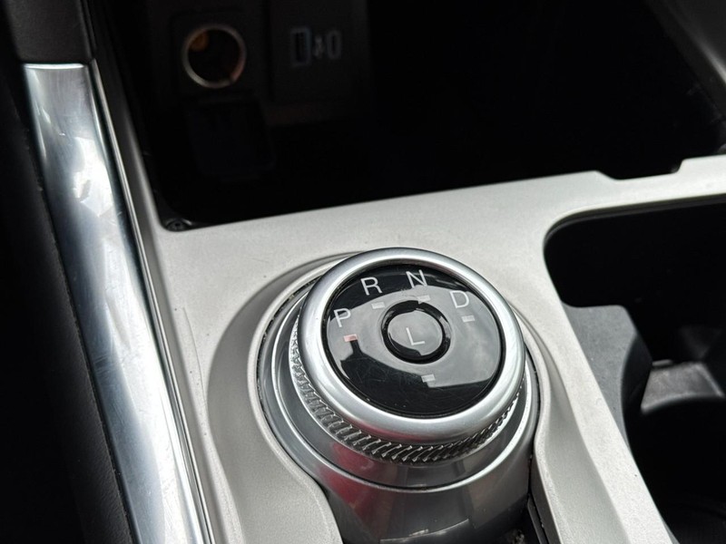 Ford Explorer Vehicle Full-screen Gallery Image 20