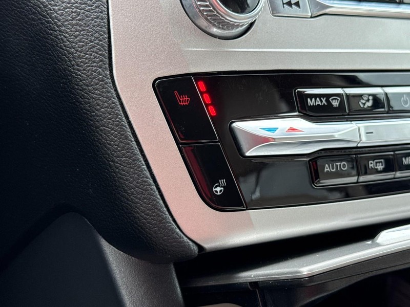 Ford Explorer Vehicle Full-screen Gallery Image 21