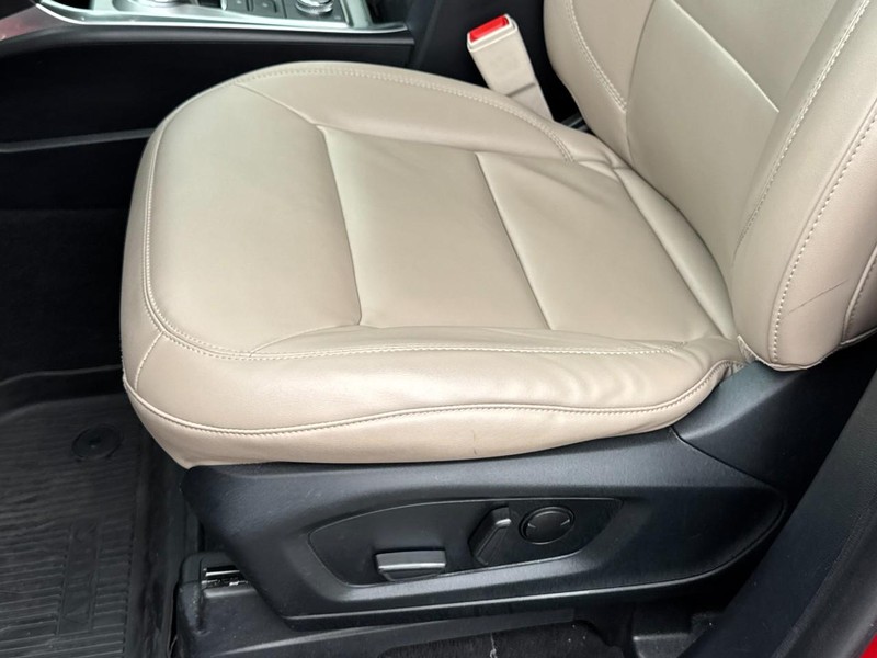 Ford Explorer Vehicle Full-screen Gallery Image 25