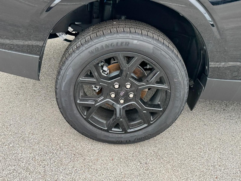 Ford Maverick Vehicle Image 04