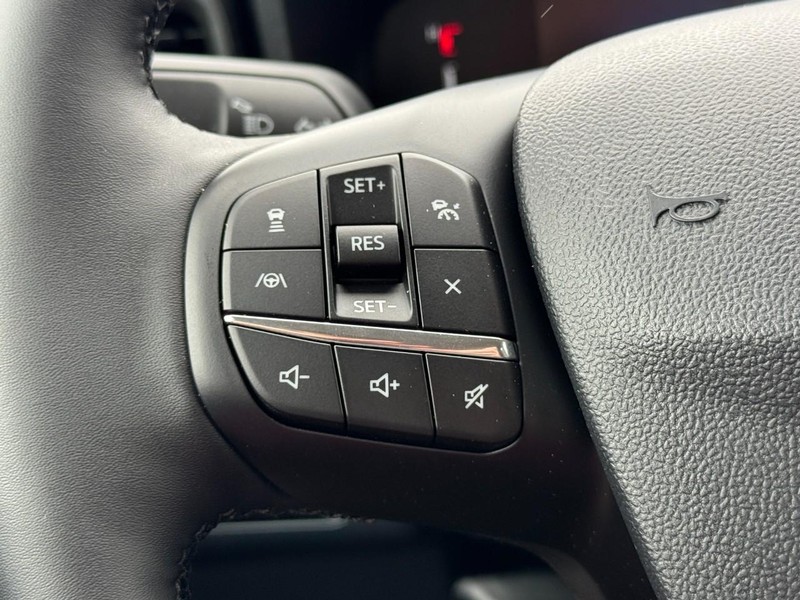 Ford Maverick Vehicle Image 10