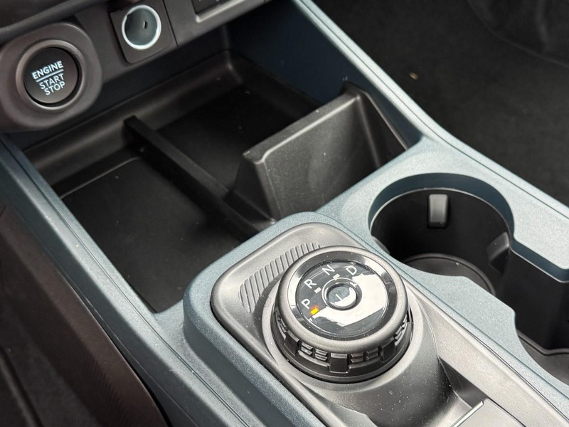 Ford Maverick Vehicle Image 12