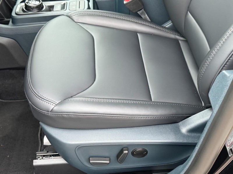 Ford Maverick Vehicle Image 16