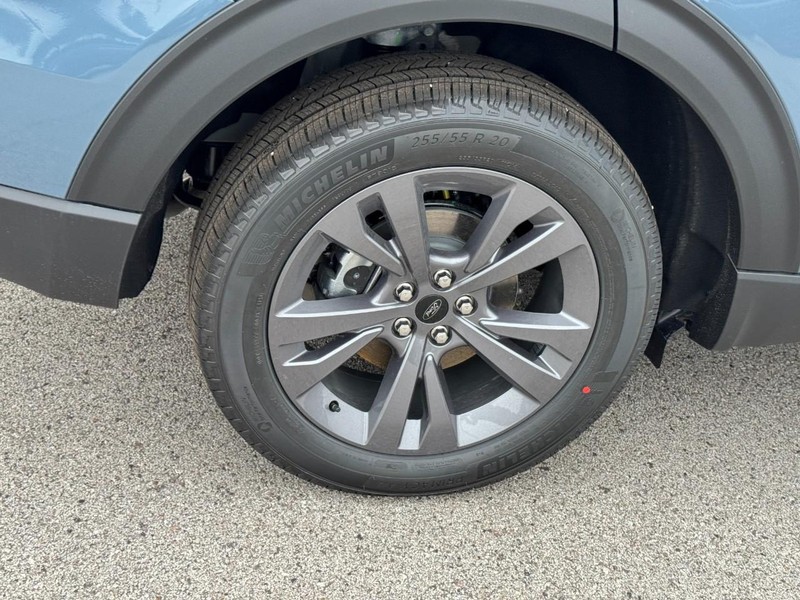 Ford Explorer Vehicle Image 04