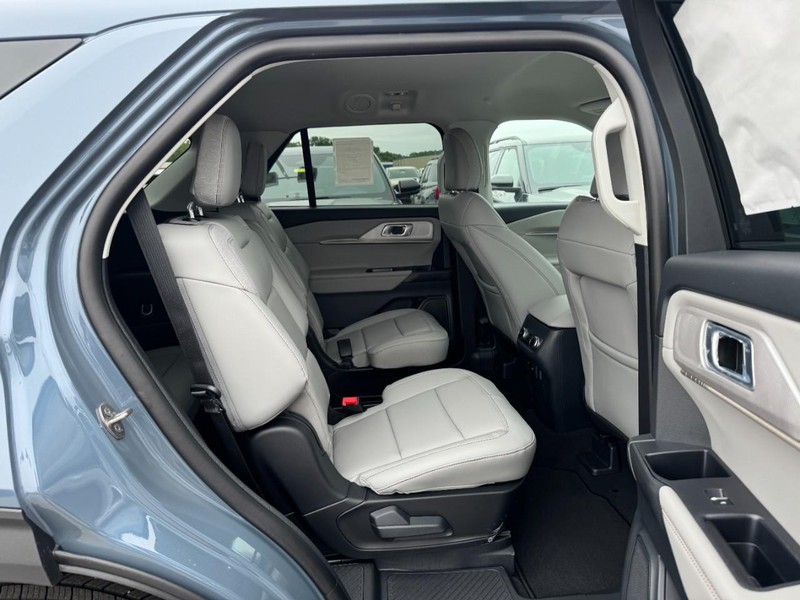 Ford Explorer Vehicle Image 05