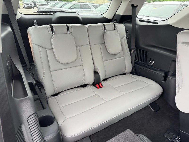Ford Explorer Vehicle Image 06