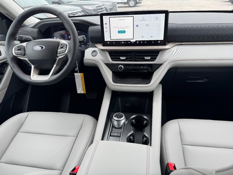 Ford Explorer Vehicle Image 07