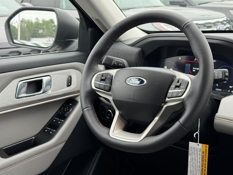Ford Explorer Vehicle Image 08