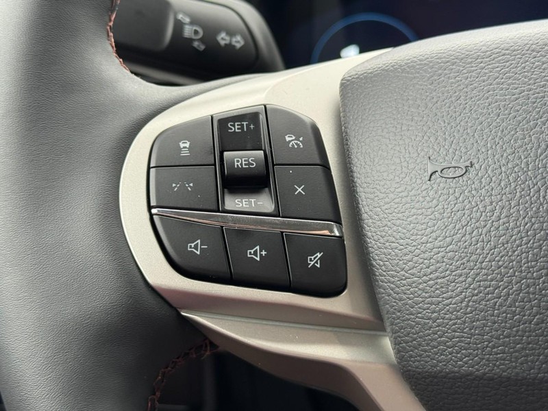 Ford Explorer Vehicle Image 11