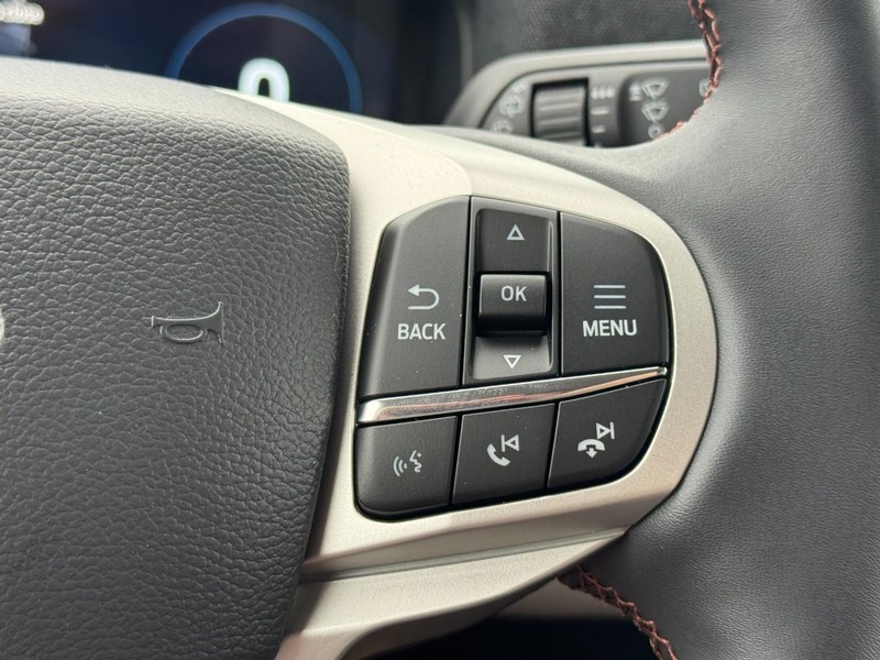 Ford Explorer Vehicle Image 12
