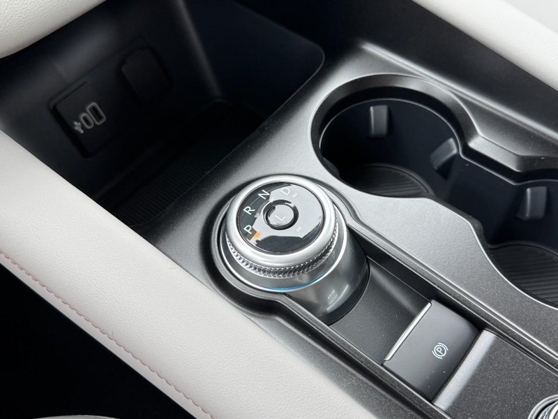 Ford Explorer Vehicle Image 13