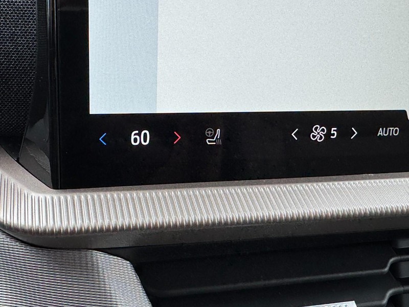 Ford Explorer Vehicle Image 14