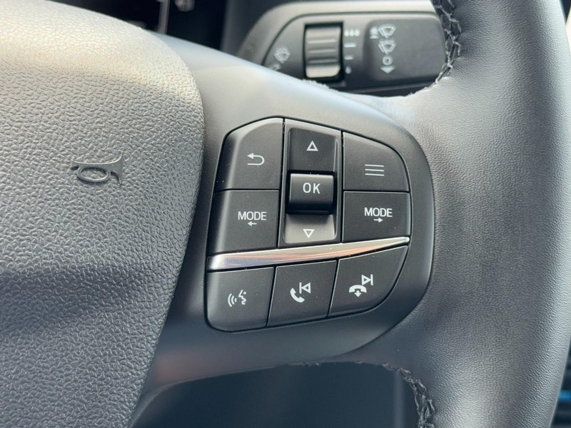 Ford Maverick Vehicle Image 11