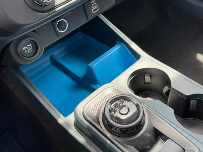 Ford Maverick Vehicle Image 12