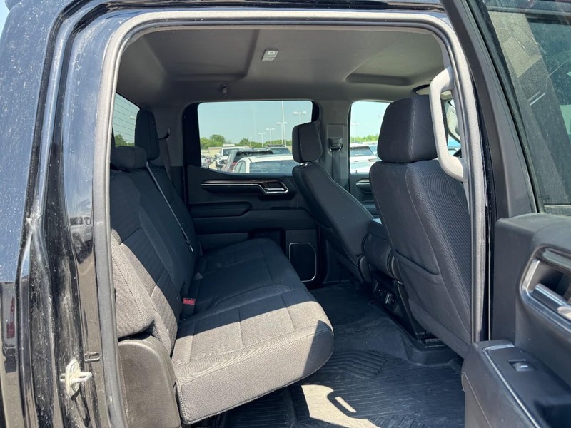 Chevrolet Silverado 1500 Vehicle Full-screen Gallery Image 10