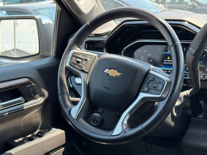 Chevrolet Silverado 1500 Vehicle Full-screen Gallery Image 12