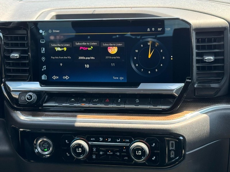 Chevrolet Silverado 1500 Vehicle Full-screen Gallery Image 13