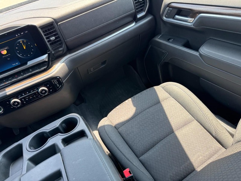 Chevrolet Silverado 1500 Vehicle Full-screen Gallery Image 15