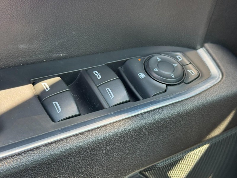 Chevrolet Silverado 1500 Vehicle Full-screen Gallery Image 22