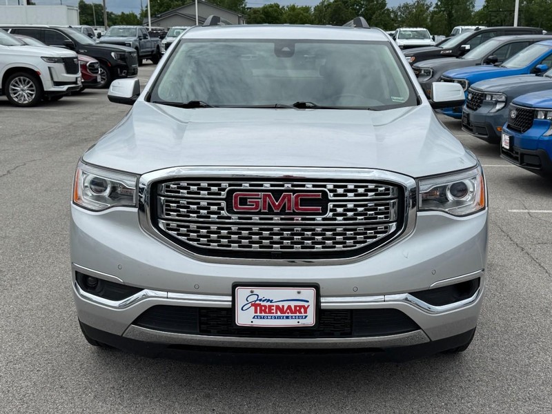 GMC Acadia Vehicle Full-screen Gallery Image 9