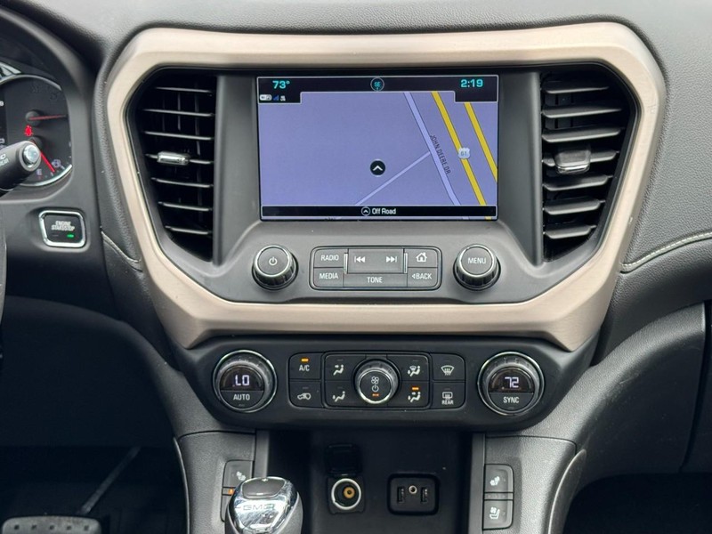 GMC Acadia Vehicle Full-screen Gallery Image 13