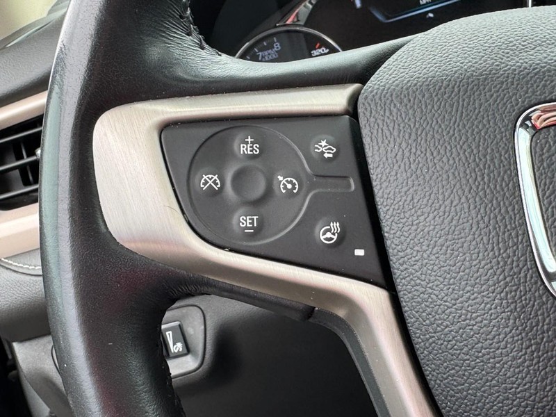 GMC Acadia Vehicle Full-screen Gallery Image 17