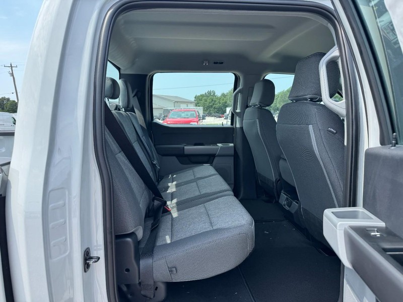 Ford Super Duty F-250 SRW Vehicle Full-screen Gallery Image 5