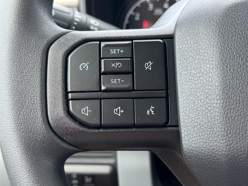 Ford Super Duty F-250 SRW Vehicle Full-screen Gallery Image 10