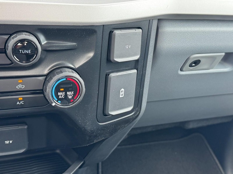 Ford Super Duty F-250 SRW Vehicle Full-screen Gallery Image 13