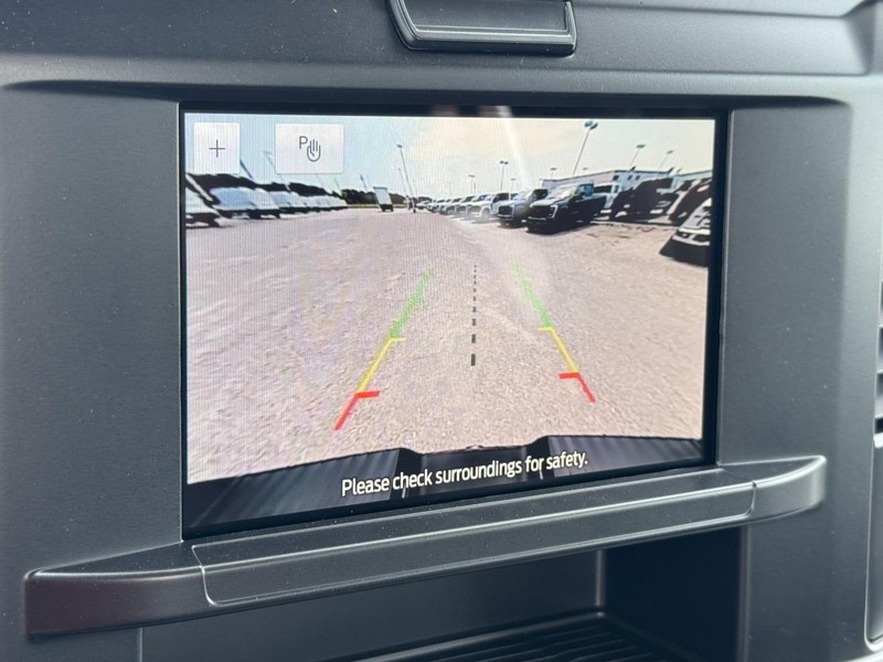 Ford Super Duty F-250 SRW Vehicle Full-screen Gallery Image 14