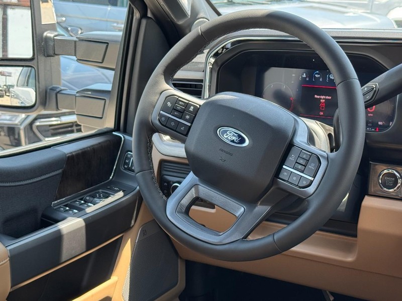Ford Super Duty F-250 SRW Vehicle Image 07