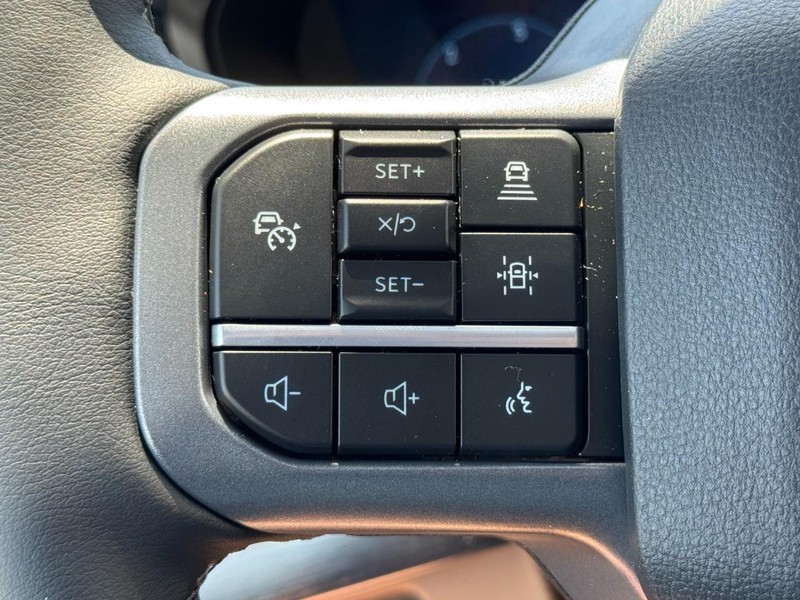 Ford Super Duty F-250 SRW Vehicle Image 11