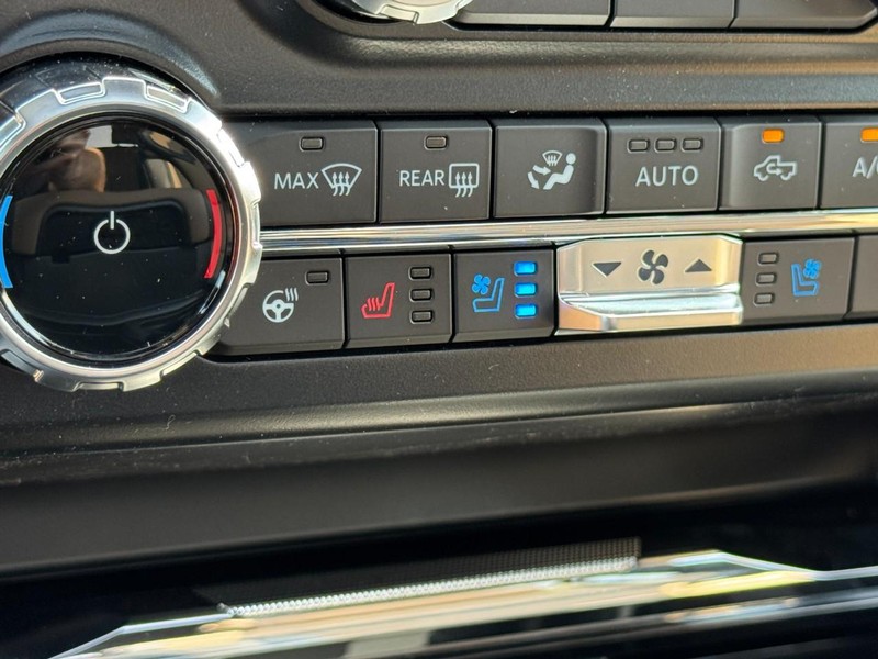 Ford Super Duty F-250 SRW Vehicle Image 13
