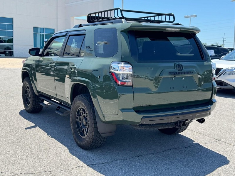 Toyota 4Runner Vehicle Full-screen Gallery Image 6