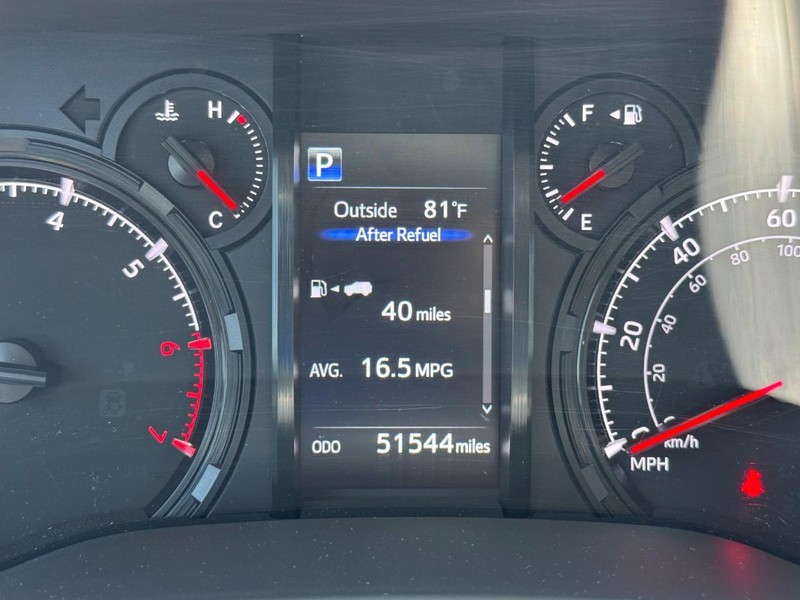 Toyota 4Runner Vehicle Full-screen Gallery Image 18