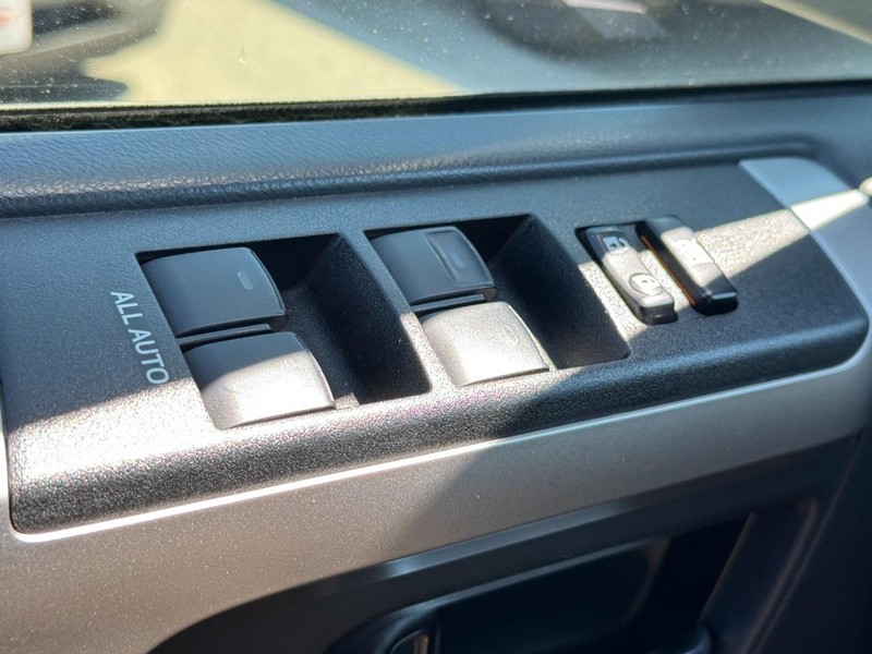 Toyota 4Runner Vehicle Full-screen Gallery Image 22