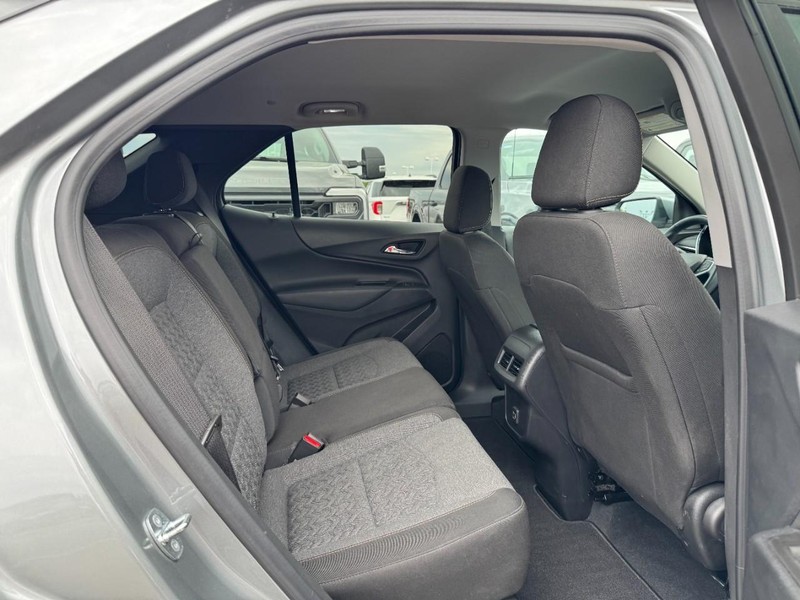 Chevrolet Equinox Vehicle Full-screen Gallery Image 10